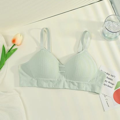 Mint green bra without underwire, providing a close fit to the chest and anti-sagging benefits for all-day wear.