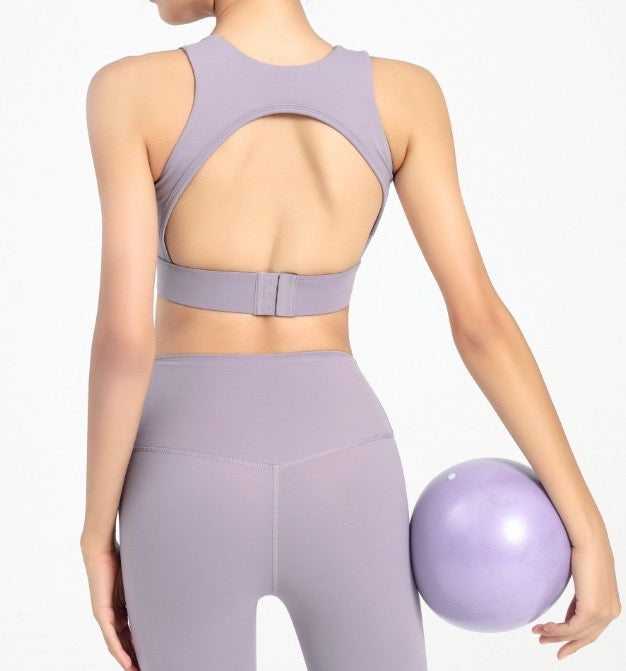 Purple sports bra with built-in bra, designed for comfort during sports and yoga.